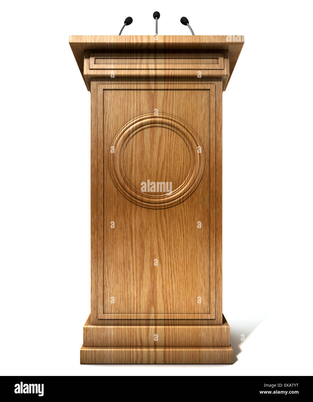 Eine hölzerne Rede Podium mit drei kleinen Mikrofonen befestigt auf einem isolierten weißen Studio-Hintergrund Stockfoto