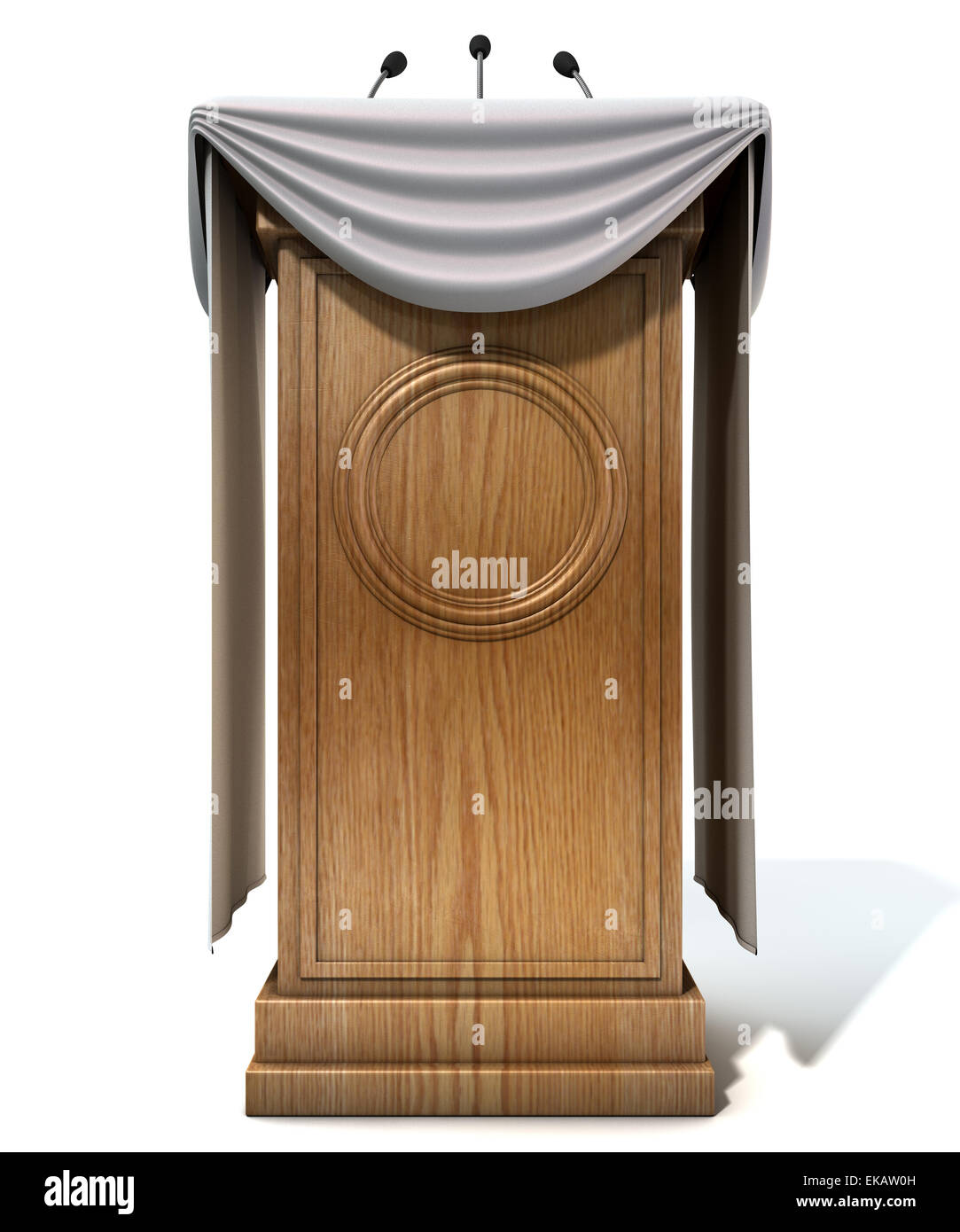 Eine hölzerne Rede Podium mit drei kleine Mikrofone angeschlossen und eingerichtet mit generischen weiß drapiert auf einer isolierten weißen studi Stockfoto