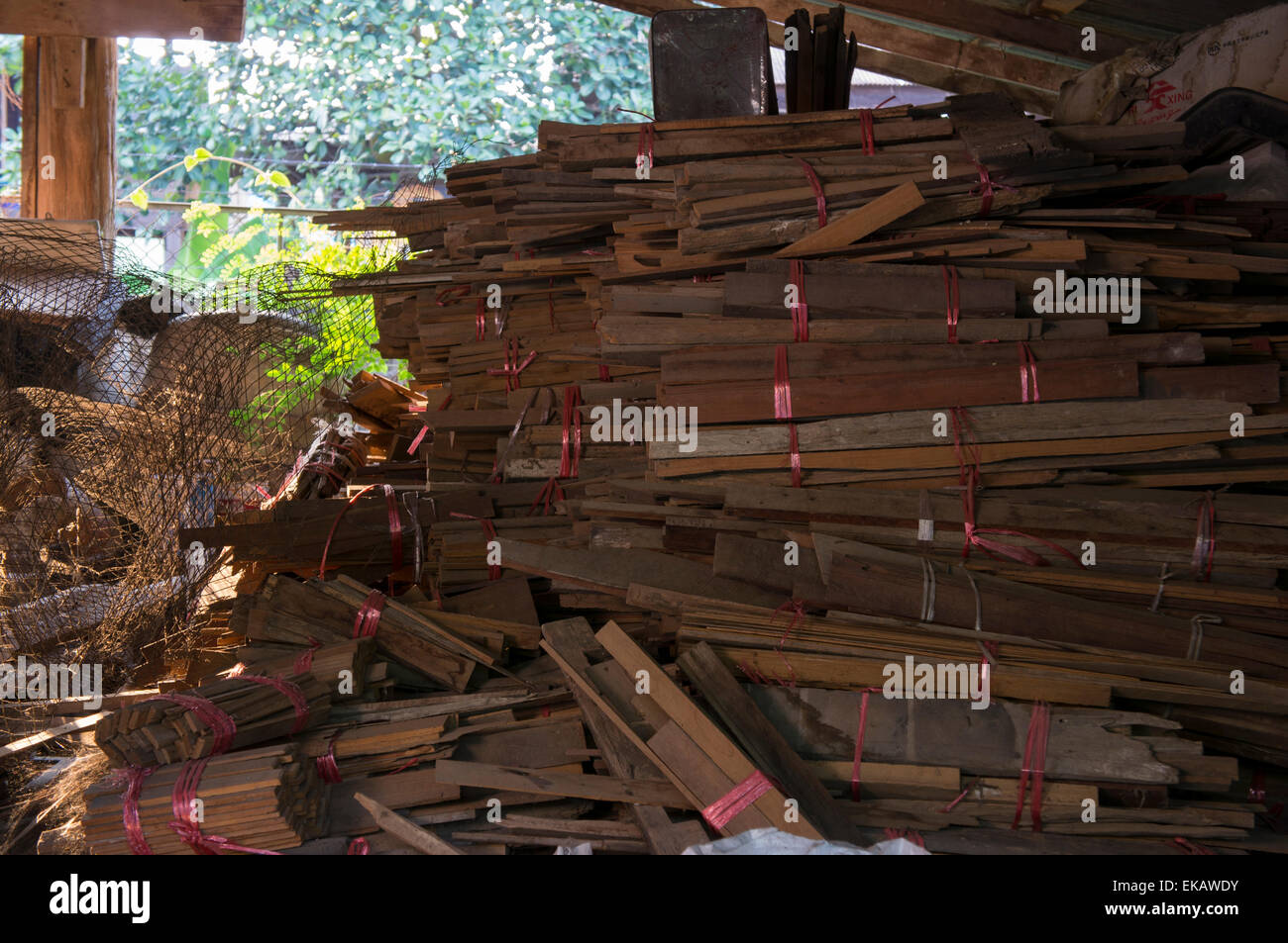Holz Teak gebrochen übrig gebliebenen Baumeister Bau Stockfoto