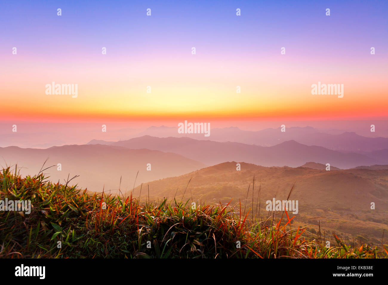 Majestätischen Sonnenaufgang in Montain Landschaft Stockfoto
