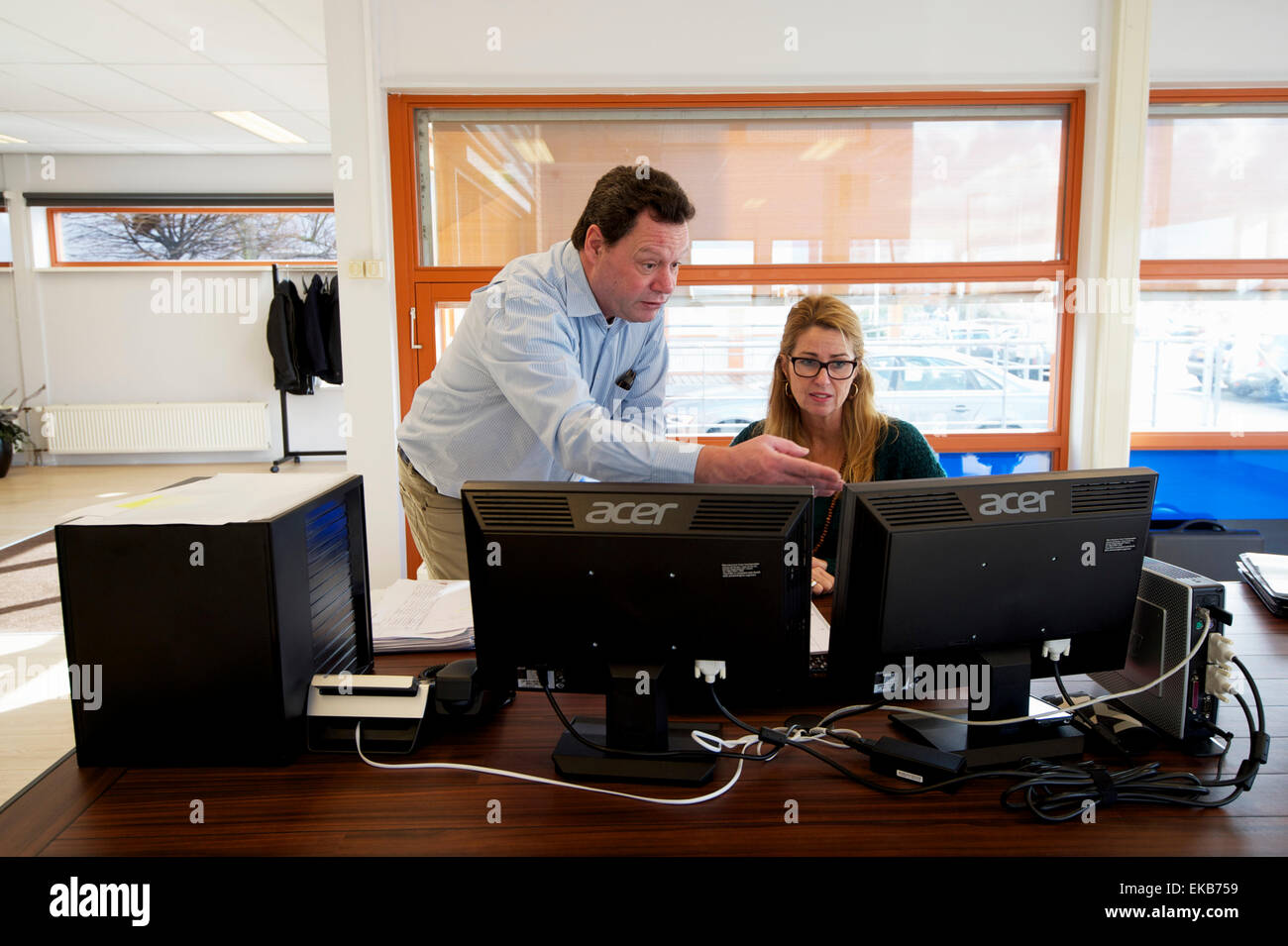 Arbeiten in einem Büro Stockfoto