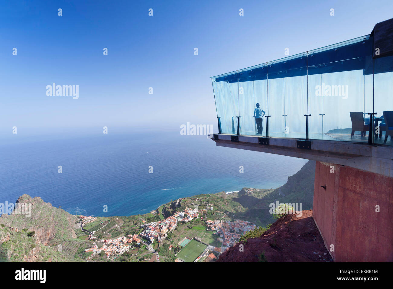 Blick vom Restaurant Mirador de Abrante nach Agulo, La Gomera, Kanarische Inseln, Spanien, Atlantik, Europa Stockfoto