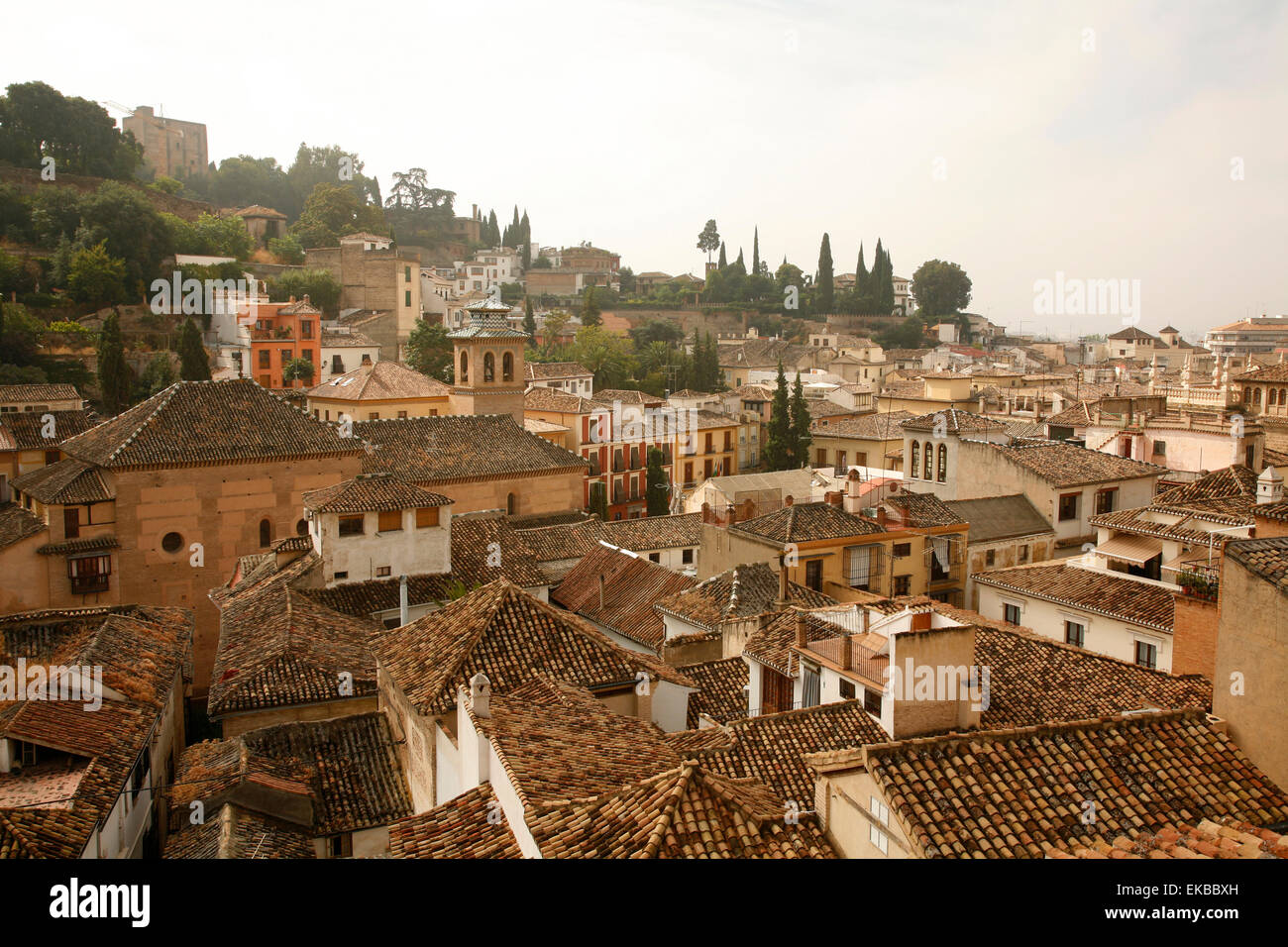 Blick über die Dächer im Albayzín, Granada, Andalusien, Spanien, Europa Stockfoto