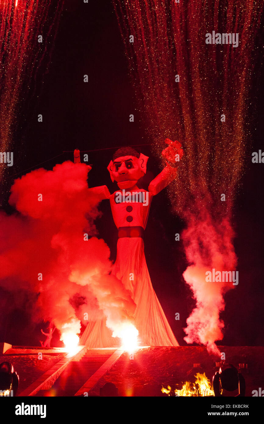 Das Verbrennen von Zozobra Anfang September ist ein Teil der Feier des Santa Fe Fiesta. Stockfoto