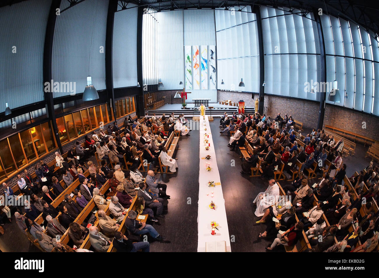 Masse in Saint-Eloi Kirche, Paris, Frankreich, Europa Stockfoto
