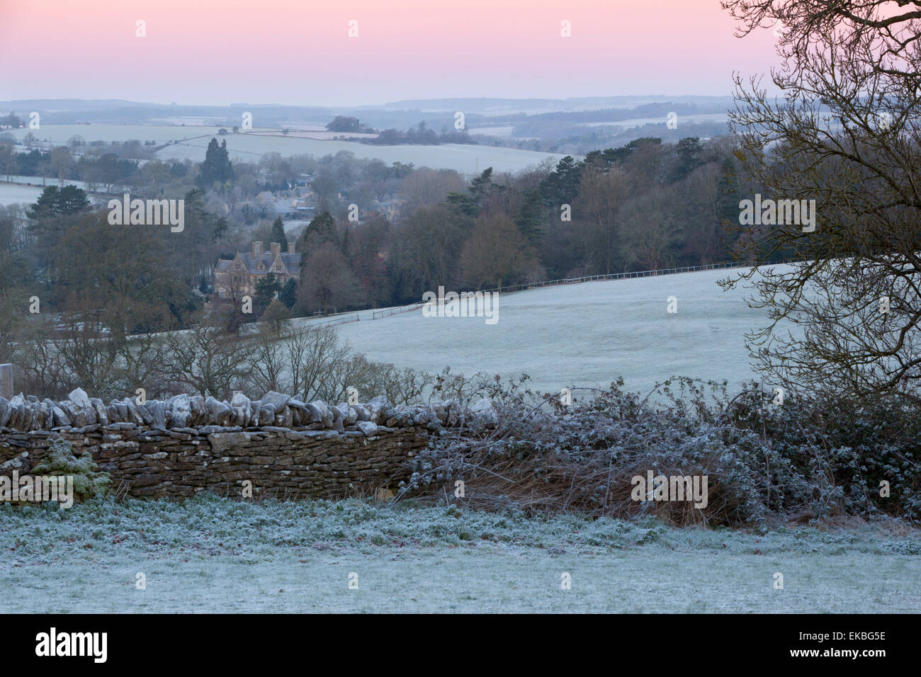 Cotswold Landschaft am frostigen Morgen, Stow-on-the-Wold, Gloucestershire, Cotswolds, England, Vereinigtes Königreich, Europa Stockfoto