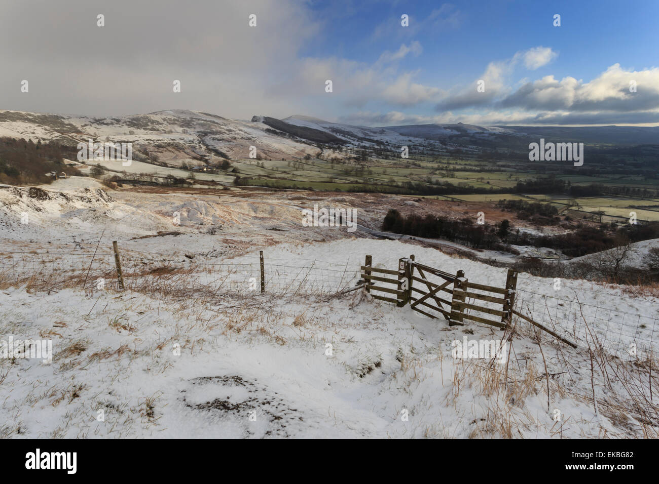 Snow Hill über wieder Tor und Lose Hügel auf dem großen Grat von Mam Tor Erdrutsch, Castleton, Derbyshire, England, UK Stockfoto