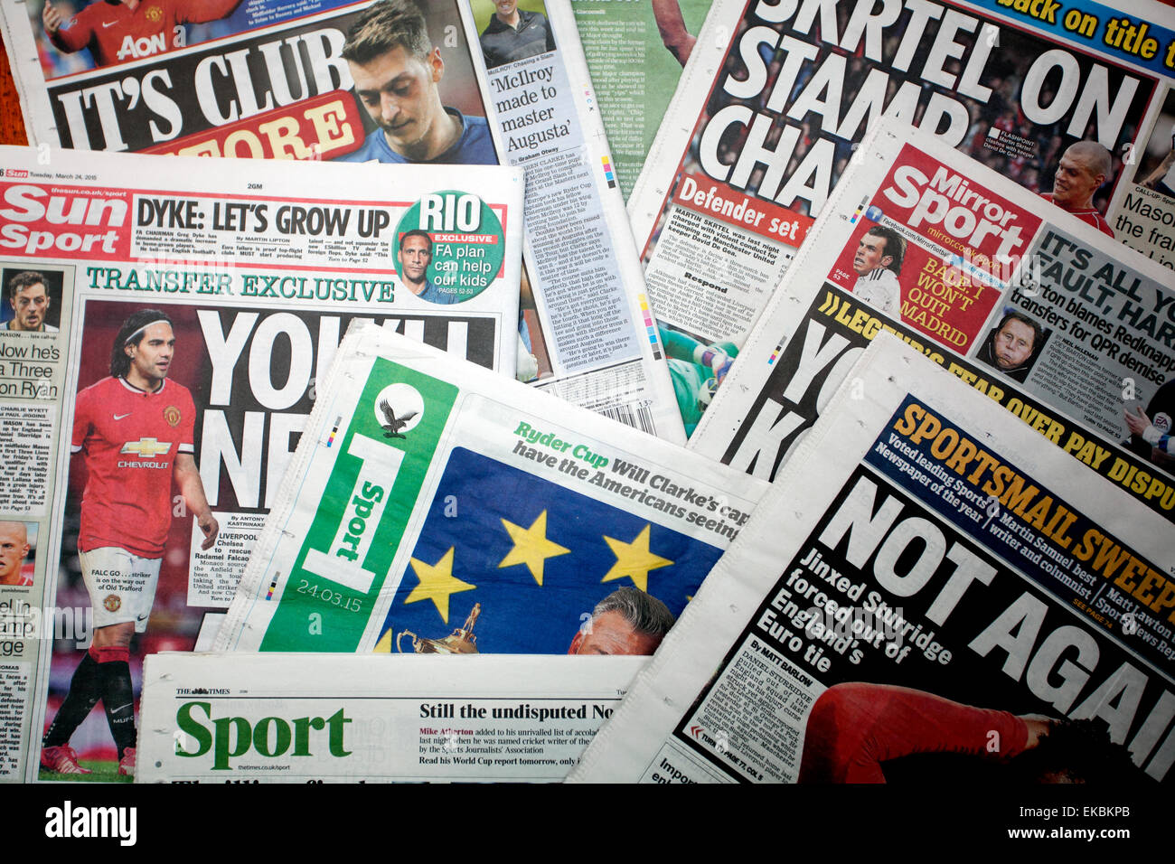 Sportseiten der überregionalen Tageszeitungen, London Stockfoto