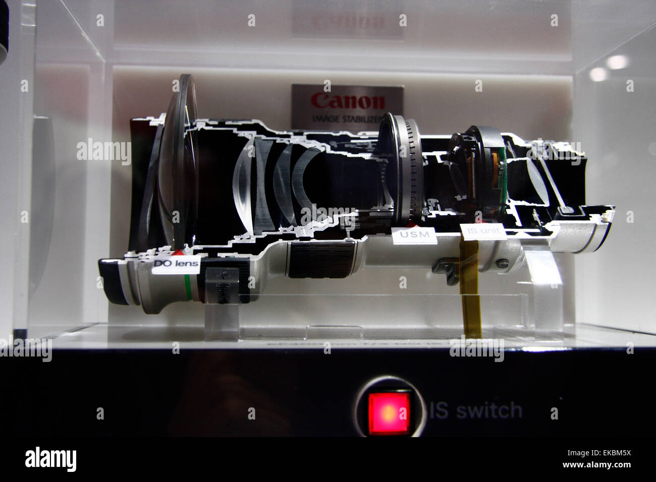 SEPTEMBER 22-2008-Köln: eine Kamera-Linse von der "Canon" Foto-Unternehmen auf der Photokina Foto-Messe 2008 in Köln. Stockfoto
