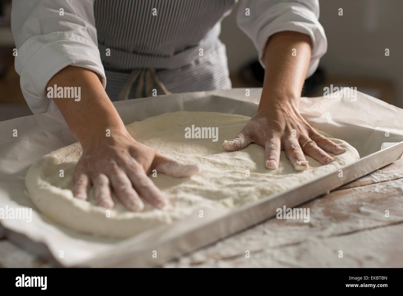 Bäcker backen glutenfreie Teig vorbereiten Stockfoto