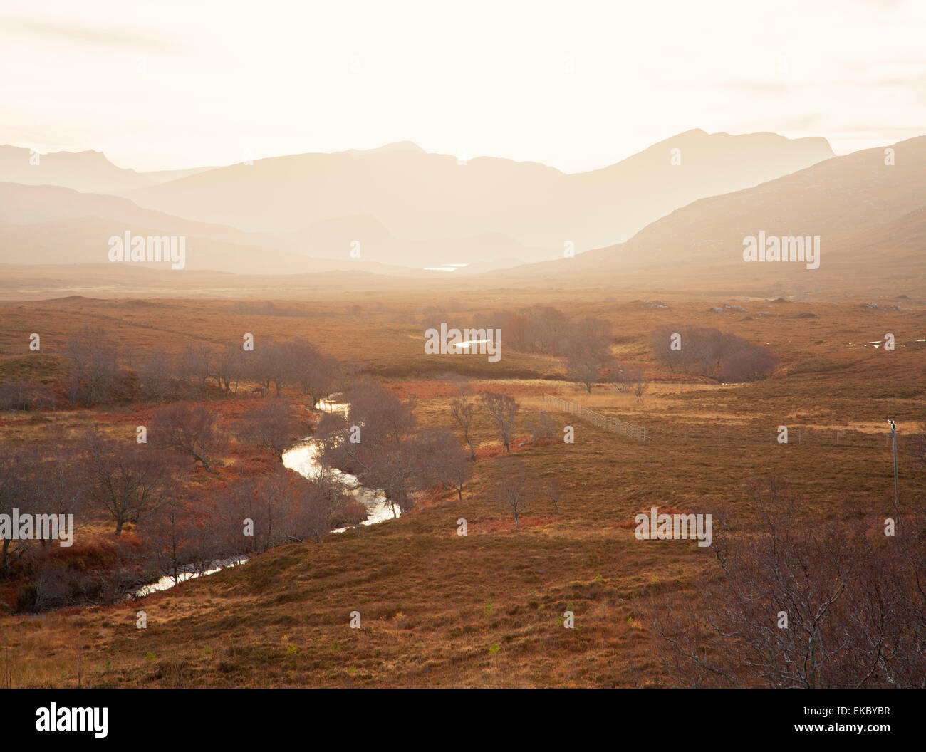 Ansicht von gewundenen Fluss und die Berge, North West Highlands, Schottland, UK Stockfoto