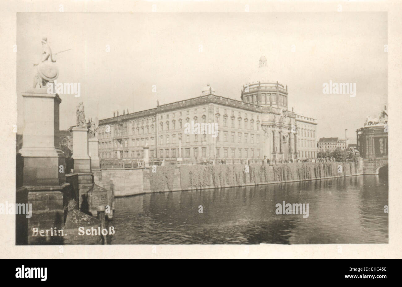 Vorkriegs Berlin. Das Stadtschloss (Stadtschloss) mit das Nationaldenkmal für Kaiser Wilhelm i., 1930er Jahre Stockfoto