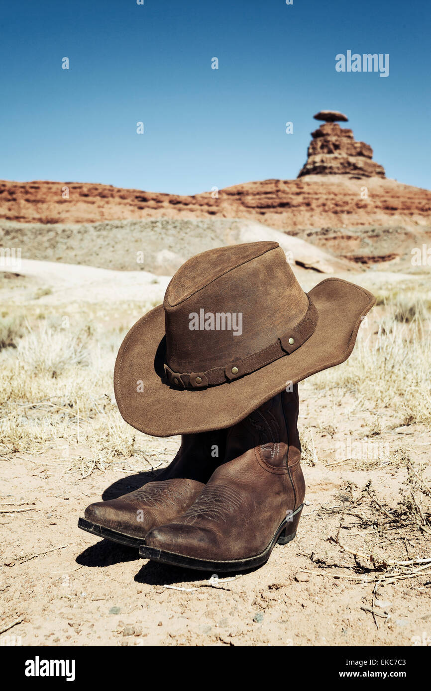 Stiefel und Hut vor Mexican Hat Stockfoto