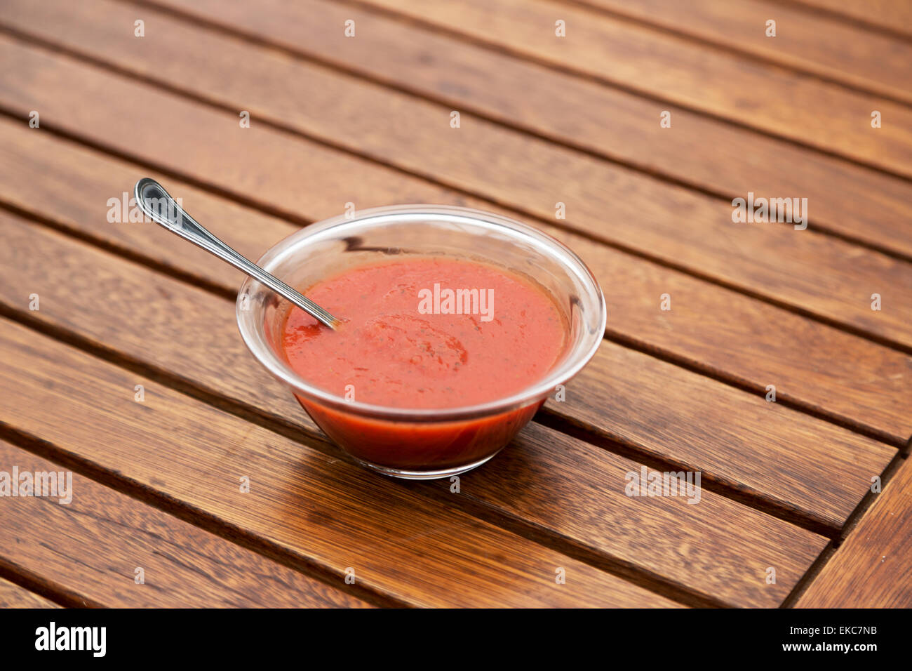 Tomatensauce und basilikumblatt Stockfotos und -bilder Kaufen - Alamy Tomatensauce und basilikumblatt Stockfotos und -bilder Kaufen - Alamy