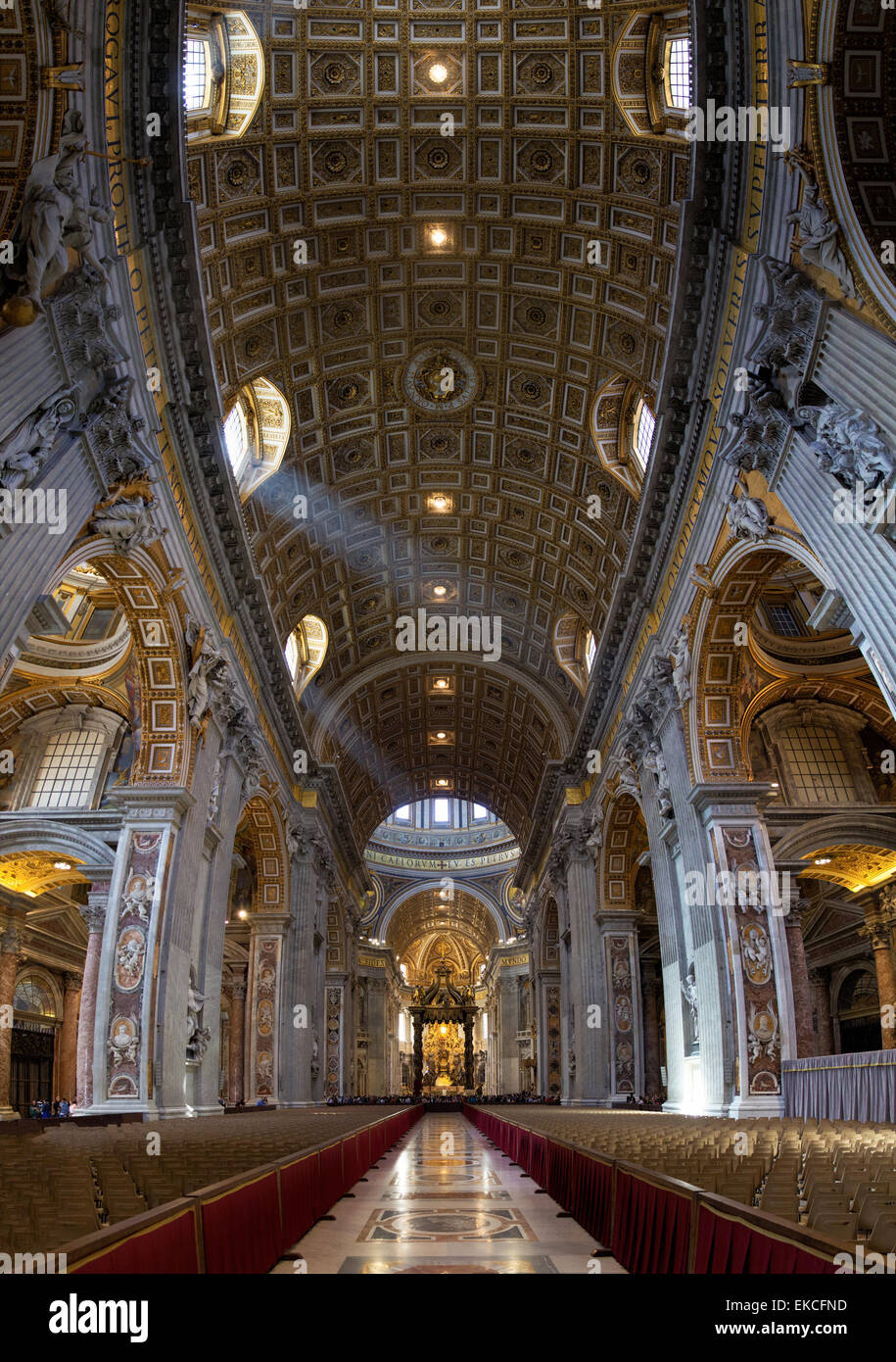 Innenansicht der päpstlichen Basilika von St. Peter im Vatikan. Stockfoto