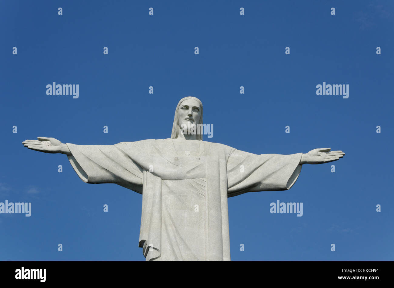 Die ausgestreckten Arme der Statue die Christusstatue auf dem Corcovado-Berg. Rio De Janeiro, Brasilien. Stockfoto