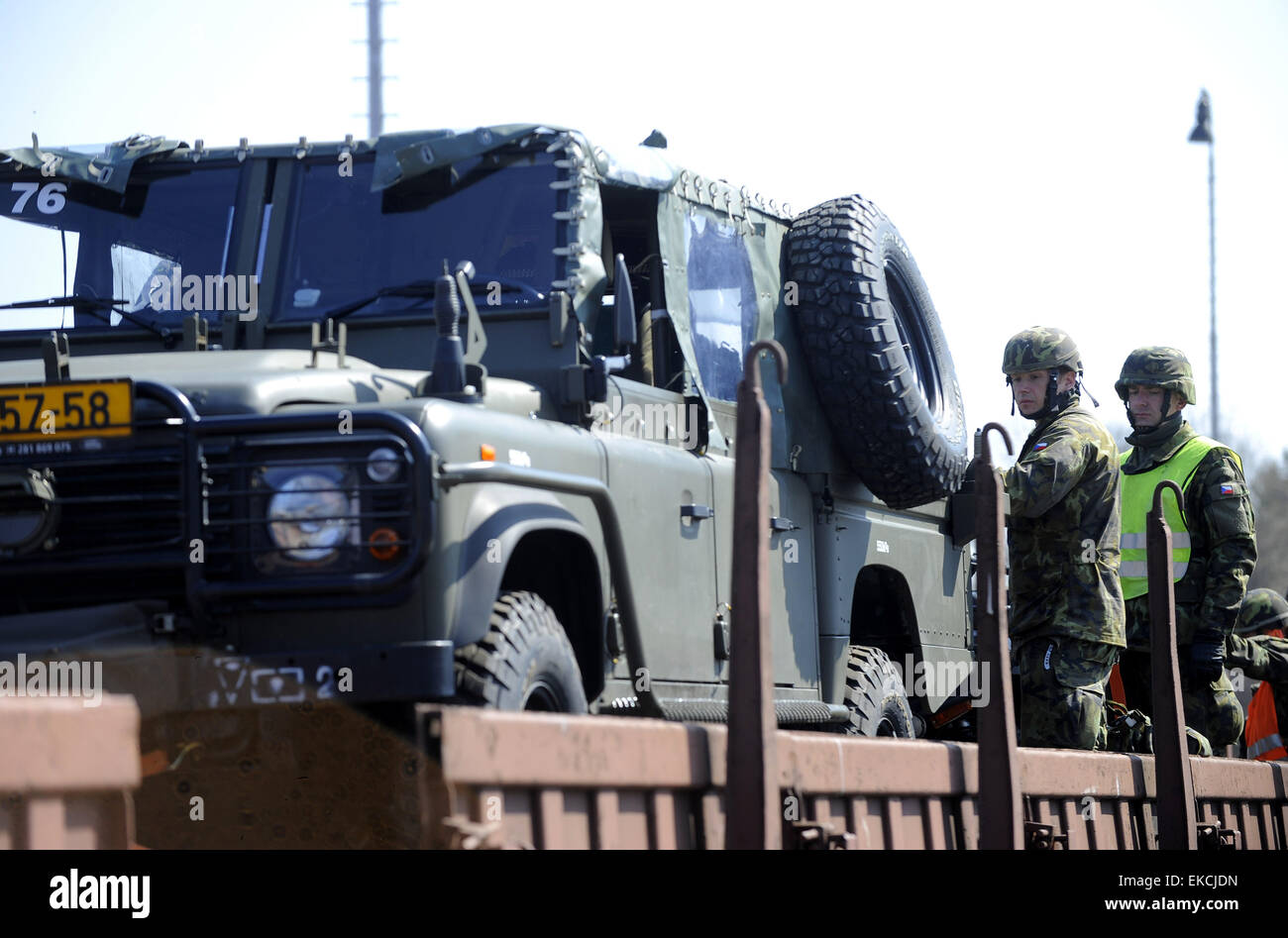 Etwa 150 Soldaten der 43. Fallschirm und mechanisierten Bataillons der Tschechischen Armee teilnehmen am NATO ARRC (Allied Rapid Reaktion Corps) Training in Chrudim, Tschechische Republik, auf Donnerstag, 9. April 2015. (CTK Foto/Josef Vostarek) Stockfoto