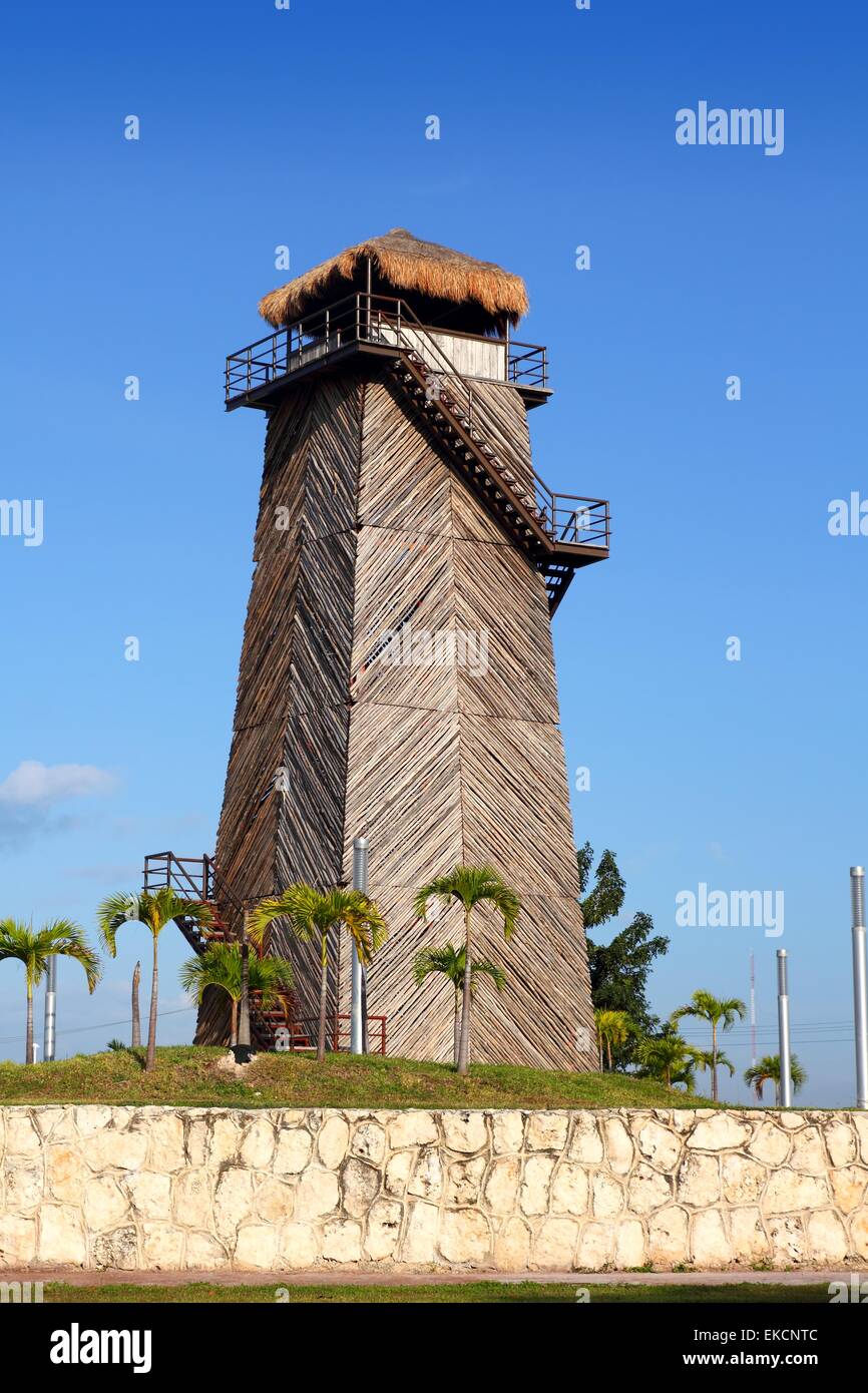 Cancun alten Flughafen Kontrolle Turm alte hölzerne Stockfoto