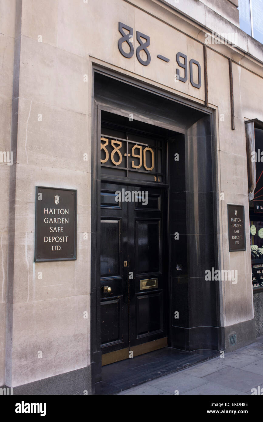 London, UK. 9. April 2015. Die Lage im Zentrum von London wo Hatton Garden safe Deposit Company Szene von einem Londoner berüchtigtsten Wertsachen Heist in den letzten Jahren ist. Über das Osterwochenende, Schmuck und andere Gegenstände um Menschen aus allen Lebensbereichen und auf den Wert von zig Millionen, wurden geplündert und gestohlen. Die Polizei glaubt, Insiderwissen geholfen, die Diebe, die Sicherheit zu deaktivieren. Bildnachweis: RichardBaker/Alamy Live-Nachrichten Stockfoto