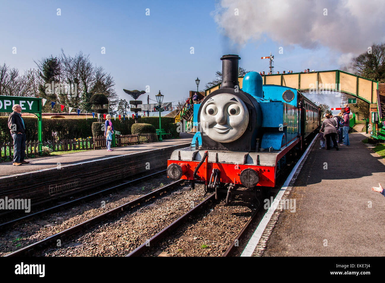 Thomas die kleine Lokomotive Thomas Wochentags auf der Brunnenkresse-Linie, Ropley Bahnhof, Mitte Hants Railway, Hampshire. England, UK Stockfoto