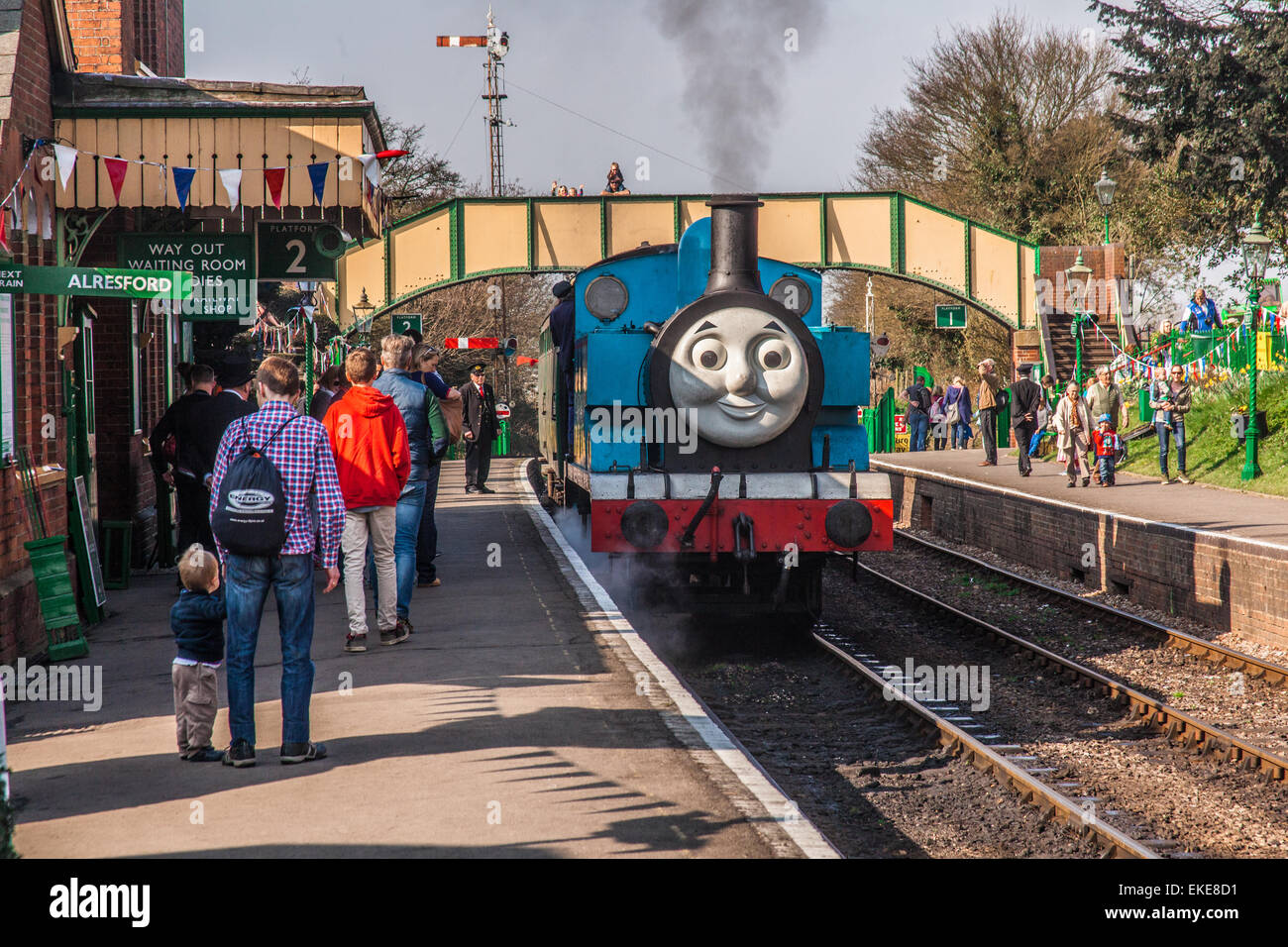 Thomas die kleine Lokomotive Thomas Wochentags auf der Brunnenkresse-Linie, Ropley Bahnhof, Mitte Hants Railway, Hampshire. England, UK Stockfoto