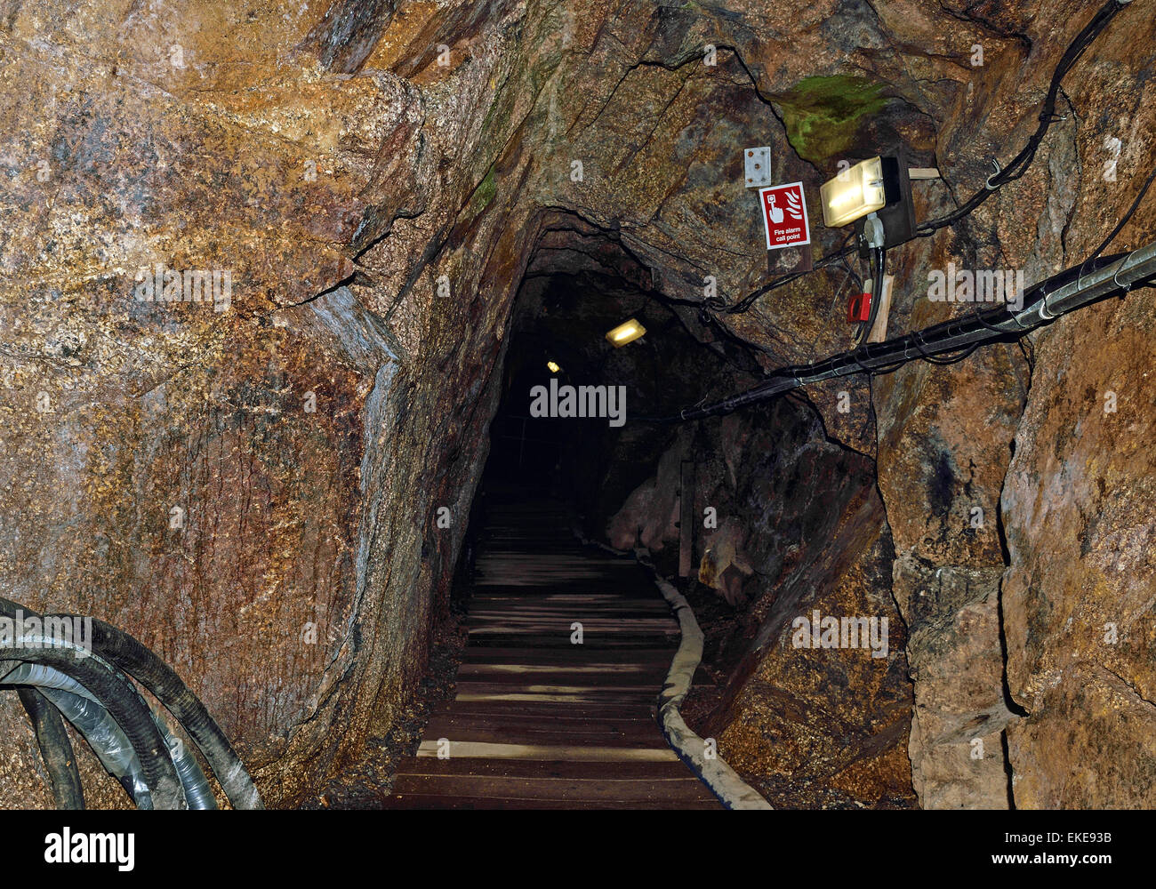 in einem Tunnel bei "Poldark MIne" Zinnmine ein altes in der Nähe von Helston in Cornwall als eine historische Touristenattraktion wiedereröffnet Stockfoto