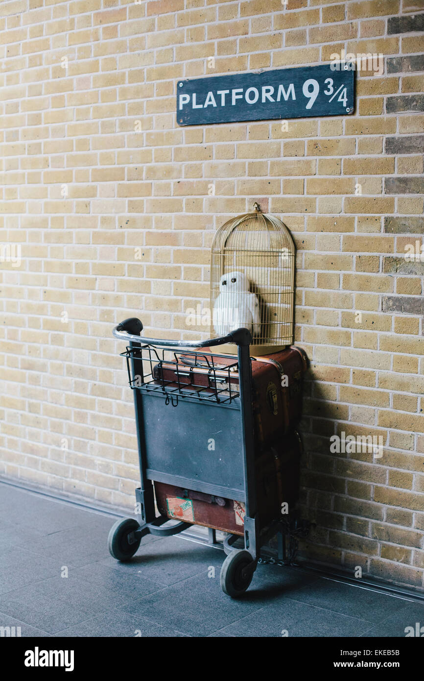 Gleis 9 3/4 am Kings Cross Bahnhof, London Stockfotografie Alamy