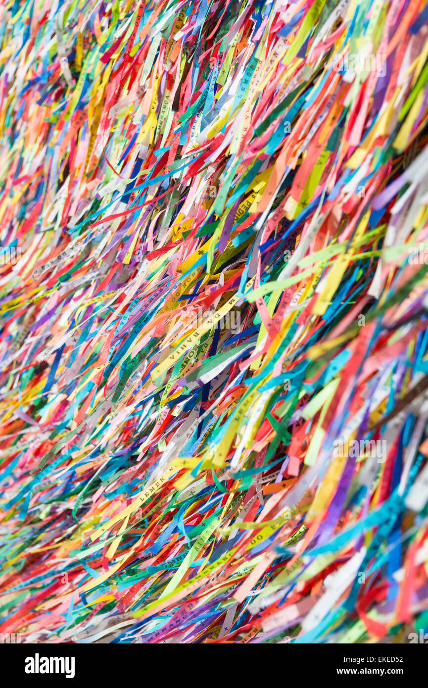 Wand der Fita Do Bonfim Brasilien wünschen Bänder aus der berühmten Igreja Nosso Senhor Do Bonfim da Bahia Kirche in Salvador Bahia Br Stockfoto