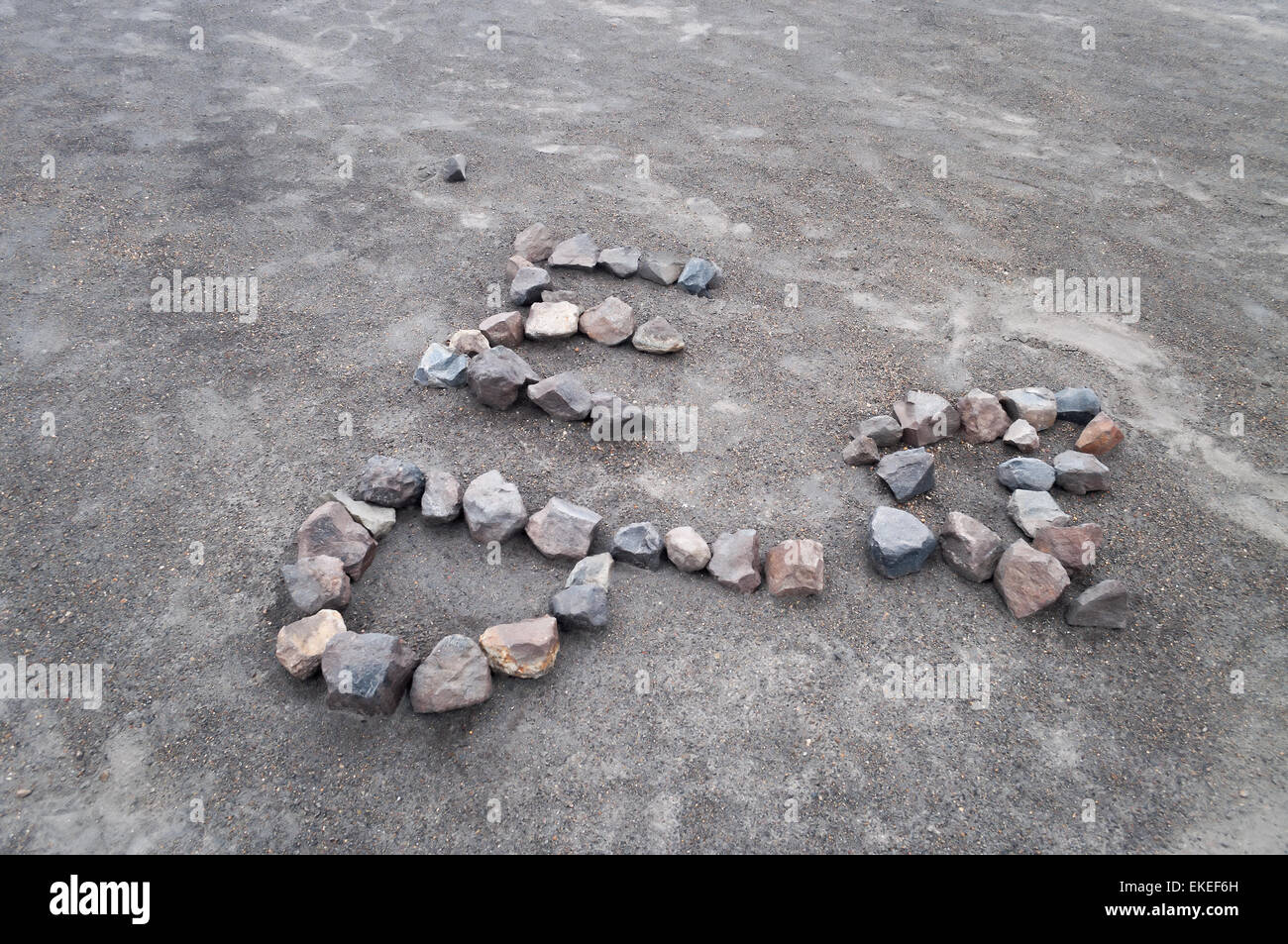 Buchstaben und Herz aus Stein auf Vulkan Merapii. Es ist der aktivste Vulkan auf Sumatra. Indonesien Stockfoto