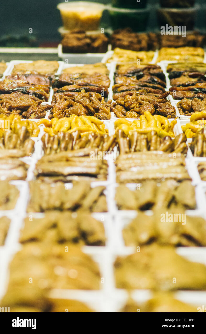 Geschmorte Ente Flügel und Teile als snack, gemeinsame chinesisches Essen. Stockfoto