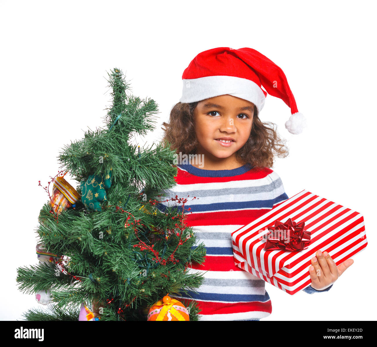 Kleines Mädchen in Nikolausmütze mit Geschenk-box Stockfoto