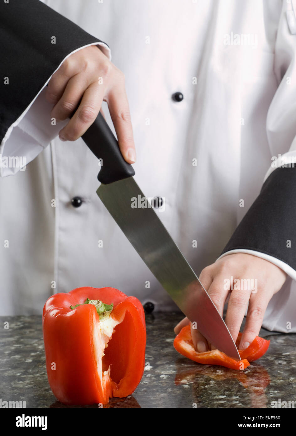 Koch schneiden Paprika Stockfoto