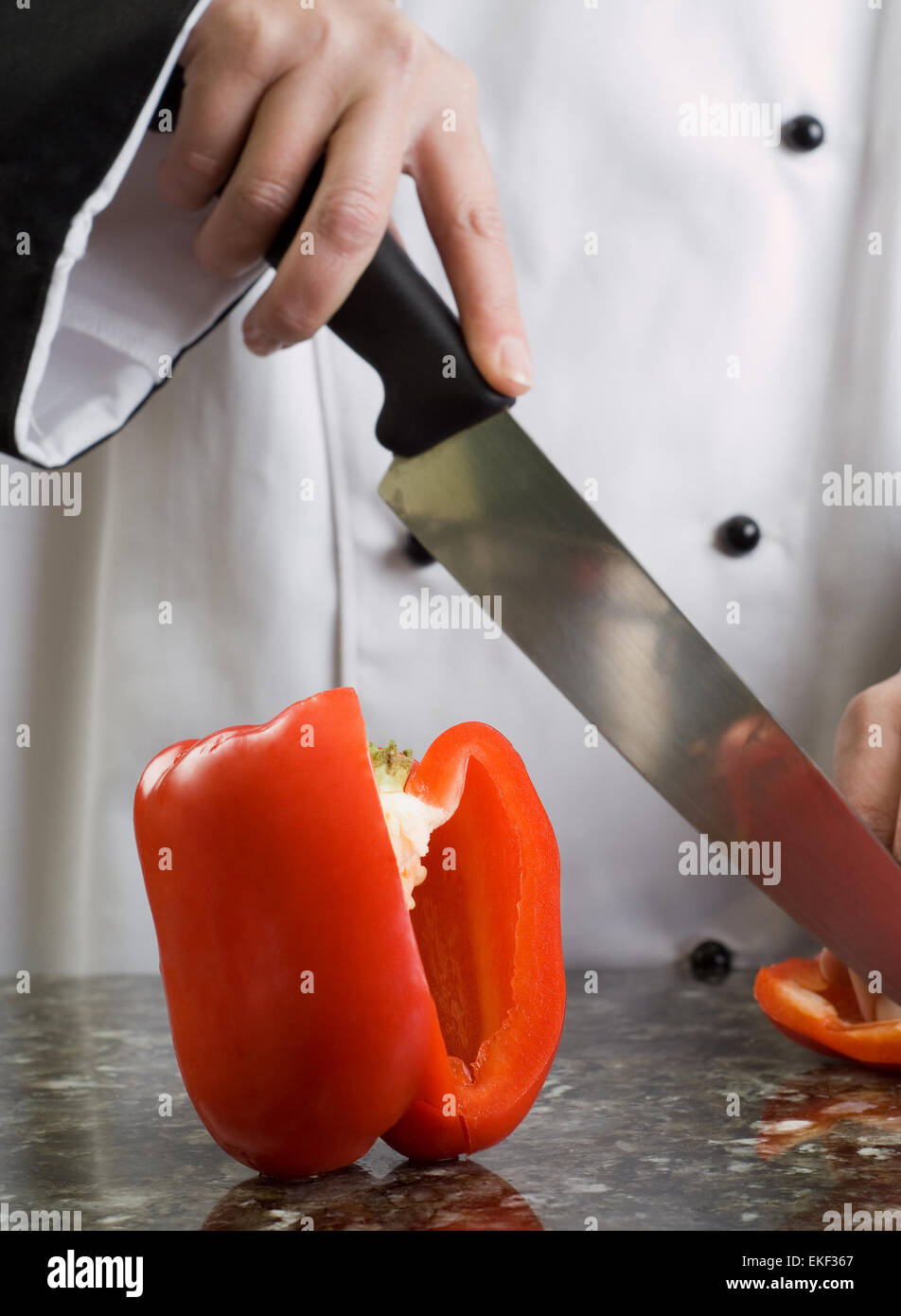 Koch schneiden Paprika Stockfoto