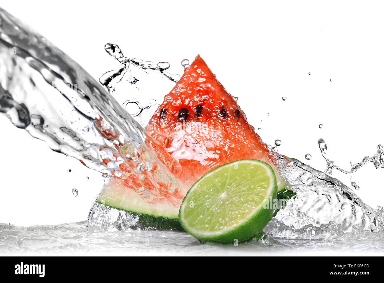 Wassermelone, Kalk und Wasser Spritzen, isoliert auf weiss Stockfoto