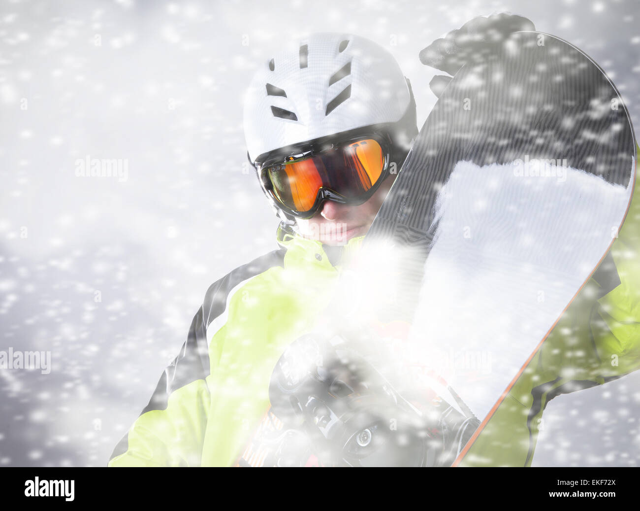 Snowboarder Porträt mit fallendem Schnee Stockfoto