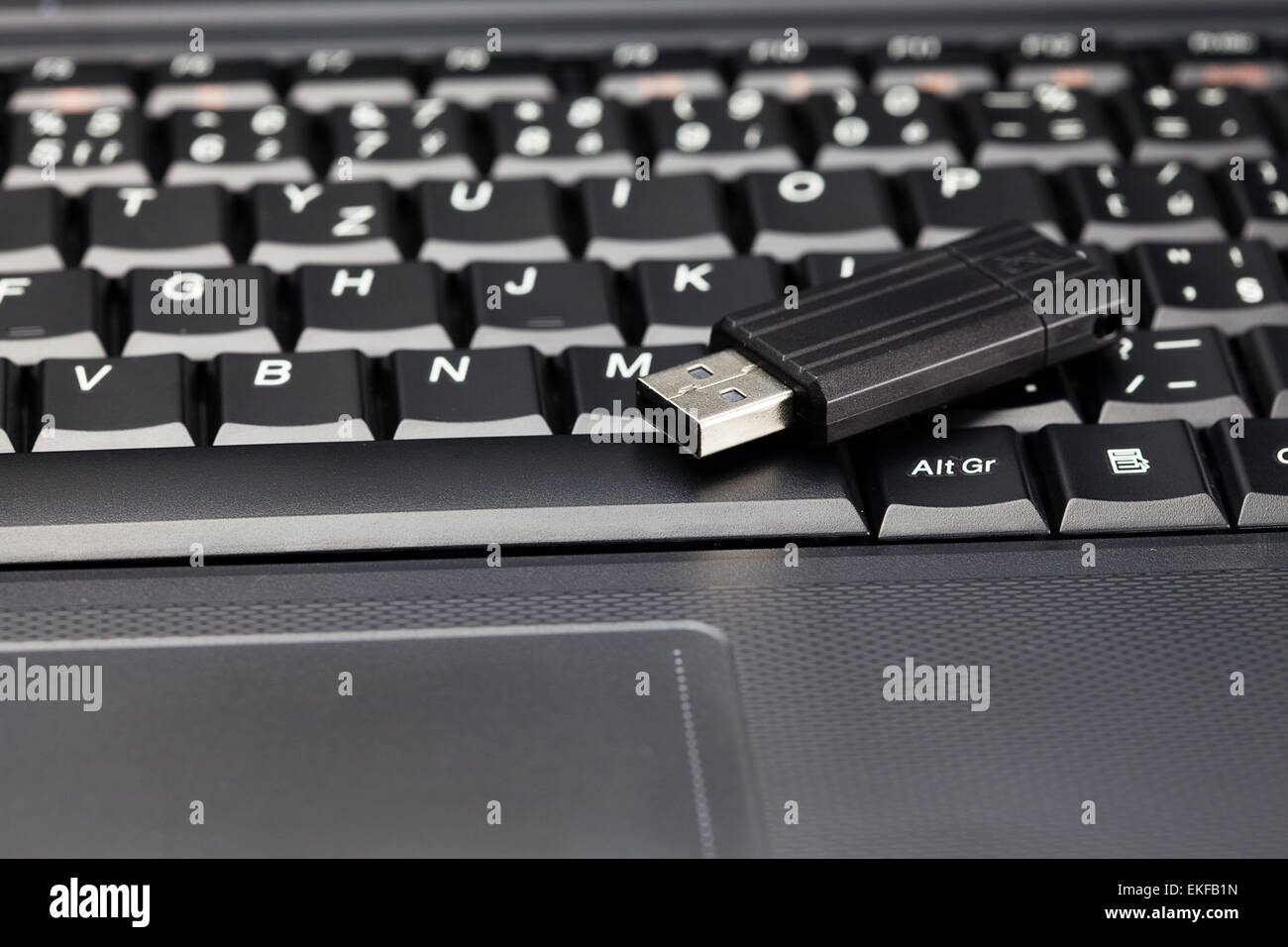 Laptop-Tastatur und USB-Stick Stockfoto