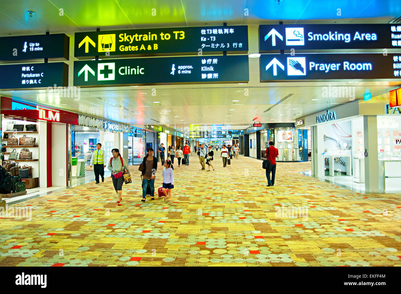 Modernes Interieur des internationalen Flughafen Changi in Singapur. Stockfoto