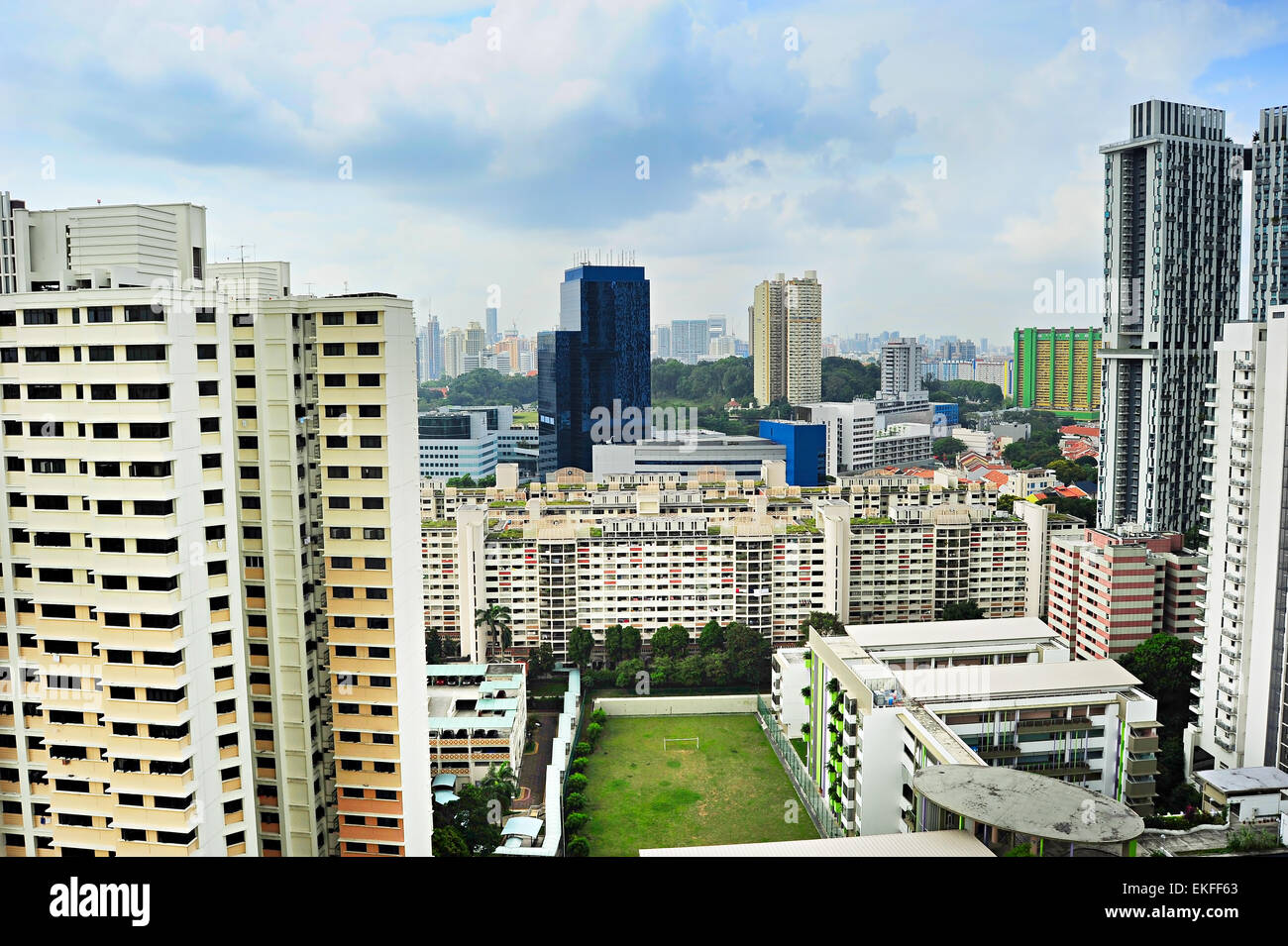 Fußballplatz im Stadtgebiet in Singapur Stockfoto