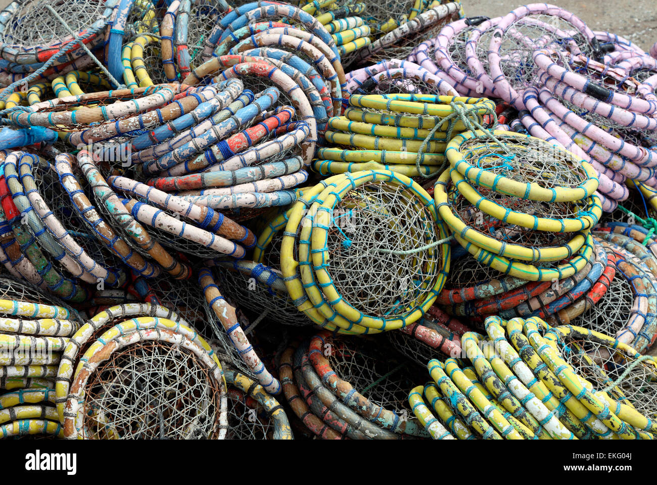 Abu Dhabi Fischernetze in der Dhau-Hafen. Stockfoto