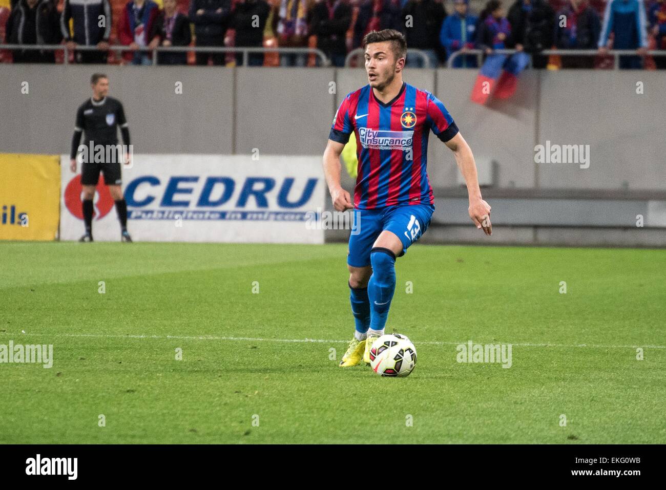 9. April 2015: Alin Tosca #13 von FCSB in Aktion während der Liga, ich zwischen FC Steaua Bukarest ROU und FC Petrolul Ploiesti ROU bei nationalen Arena, Rumänien ROU Spiel. Catalin Soare/www.sportaction.ro Stockfoto