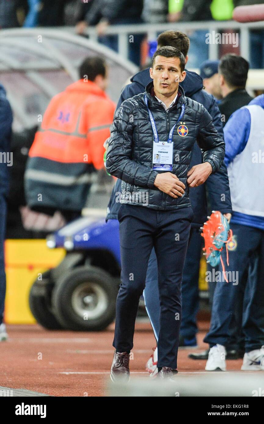 9. April 2015: Costantin Galca der Trainer von FCSB am Ende der Liga, ich zwischen FC Steaua Bukarest ROU und FC Petrolul Ploiesti ROU in National Arena, Rumänien ROU Spiel. Catalin Soare/www.sportaction.ro Stockfoto