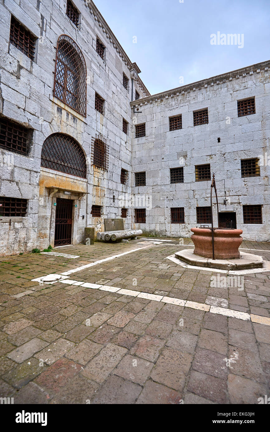 Der Dogenpalast ist im Stil der venezianischen Gotik, und eines der wichtigsten Wahrzeichen der Stadt Venedig im Norden Italiens gebaut. Stockfoto