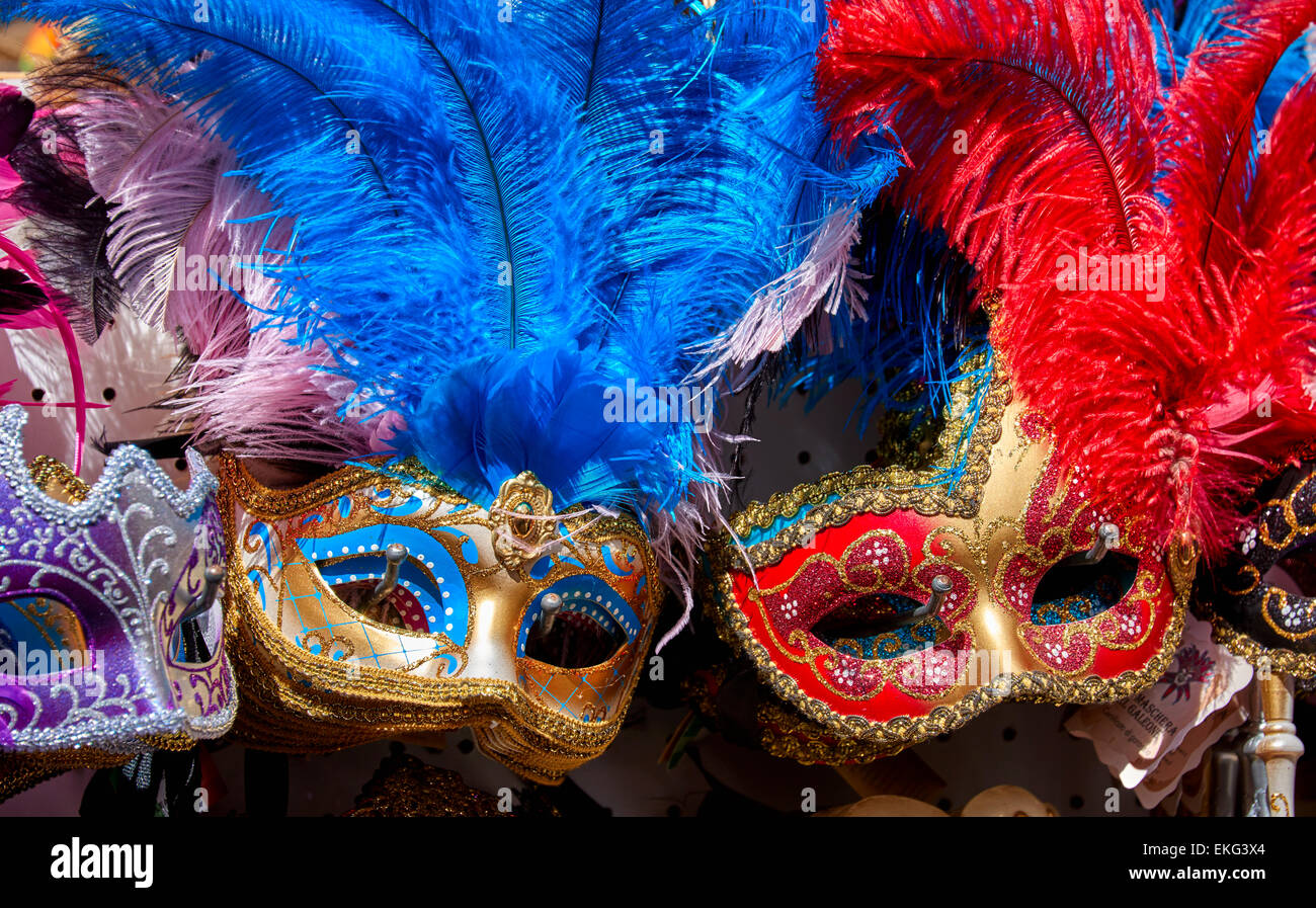 Die Rialto-Brücke ist eine der vier Brücken überspannt den Canal Grande in Venedig, Italien Stockfoto