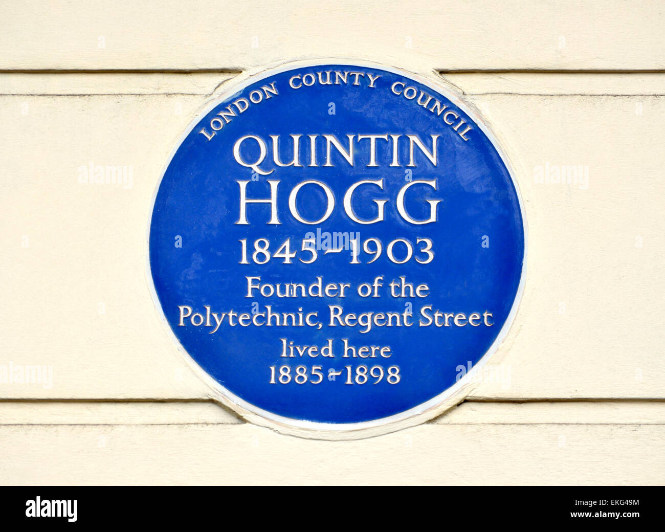 London, England, Vereinigtes Königreich. Blaue Gedenktafel: Quintin Hogg 1845-1903 Gründer der Polytechnischen Regent Straße lebte hier 1885- Stockfoto