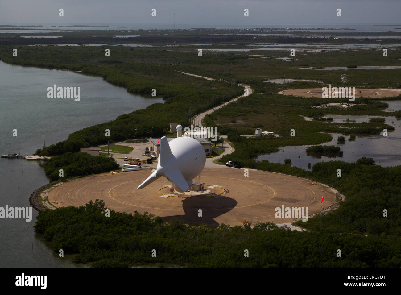 Am 22. Juli 2014 nutzte der U.S. Customs and Border Protection das Tethered Aerostat Radar System (TARS) in Cudjoe Key, Florida, um die Grenzüberwachung und -Erkennung zu verbessern. Stockfoto