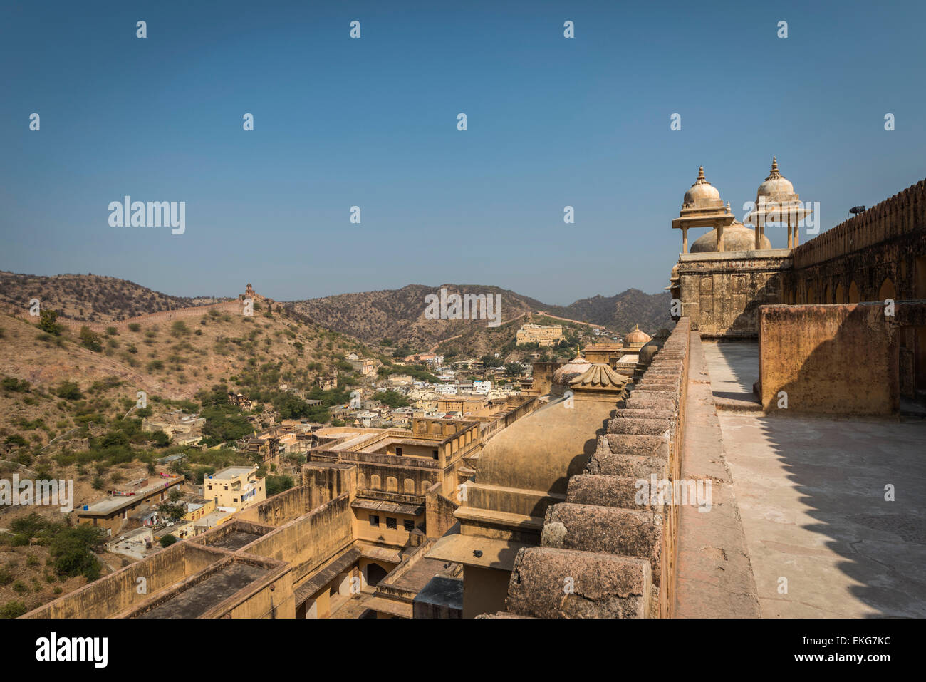 Blick von den Zinnen des Amber Fort in Jaipur, Rajasthan, Indien Stockfoto