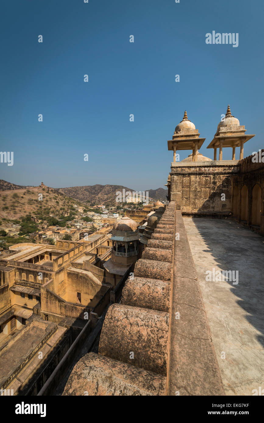 Blick von den Zinnen des Amber Fort in Jaipur, Rajasthan, Indien Stockfoto