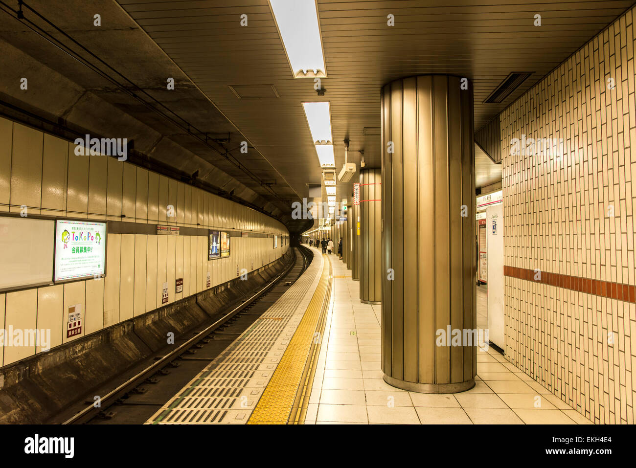 Plattform von Toei Shinjuku Linie Shinjuku Station, Shinjuku-Ku, Tokio, Japan Stockfoto