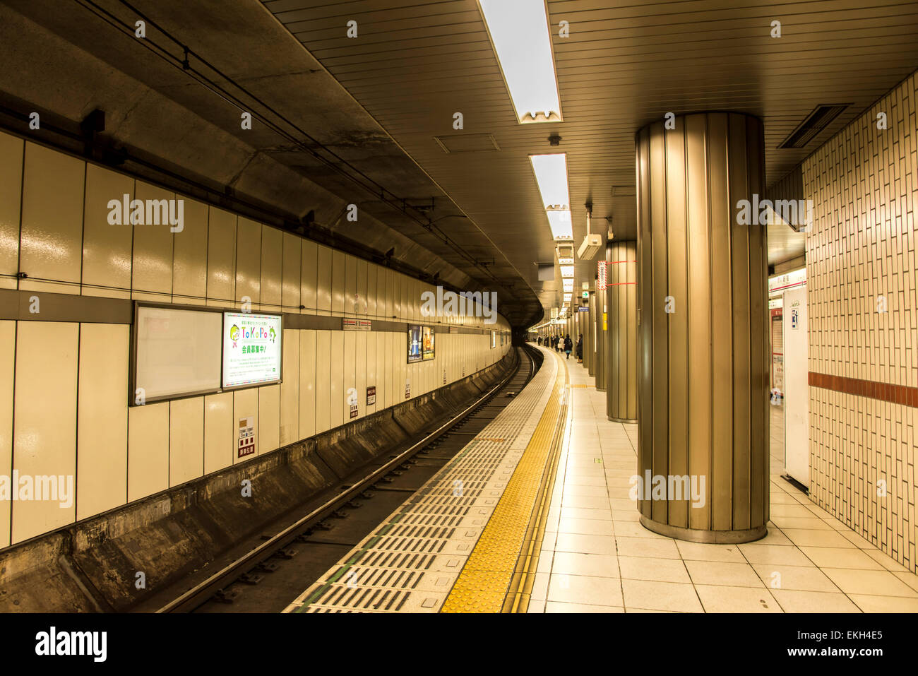 Plattform von Toei Shinjuku Linie Shinjuku Station, Shinjuku-Ku, Tokio, Japan Stockfoto