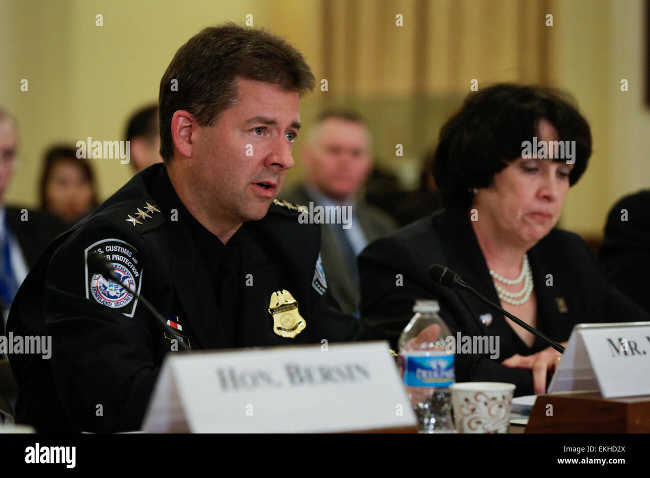 John Wagner, Acting Deputy Assistant Commissioner, Büro der Bereich Operations Customs and Border Protection bezeugt vor dem Homeland Security Subcommittee on die Frage der internationalen Sicherheitsanfälligkeit betreffend Pass betrug.  James Tourtellotte Stockfoto